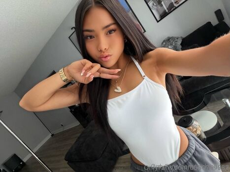 Full leaked Vikkihayes private photo