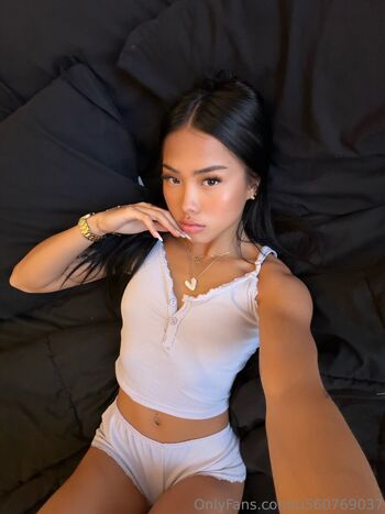 Full leaked Vikkihayes private photo