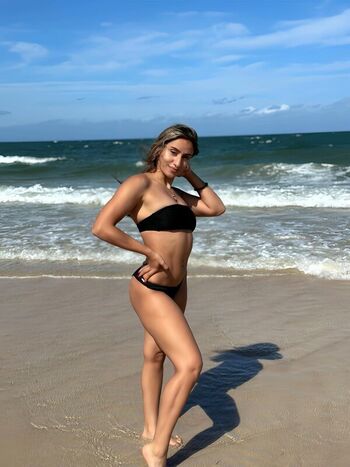 Violeta Dee