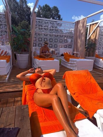 Full leaked Vivian blush page private photo