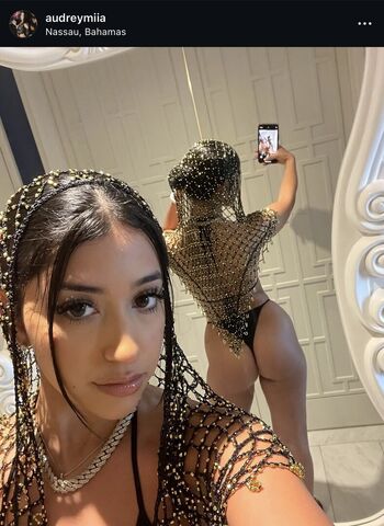 Full leaked Vivianemilyy private onlyfans photo