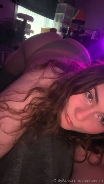 Full leaked Vixenveexo private photo