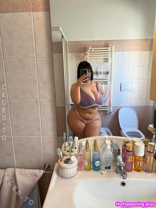 Mxmmytina / VVALENTINABONETALLI Fotografie OnlyFans Dezbrăcată #100