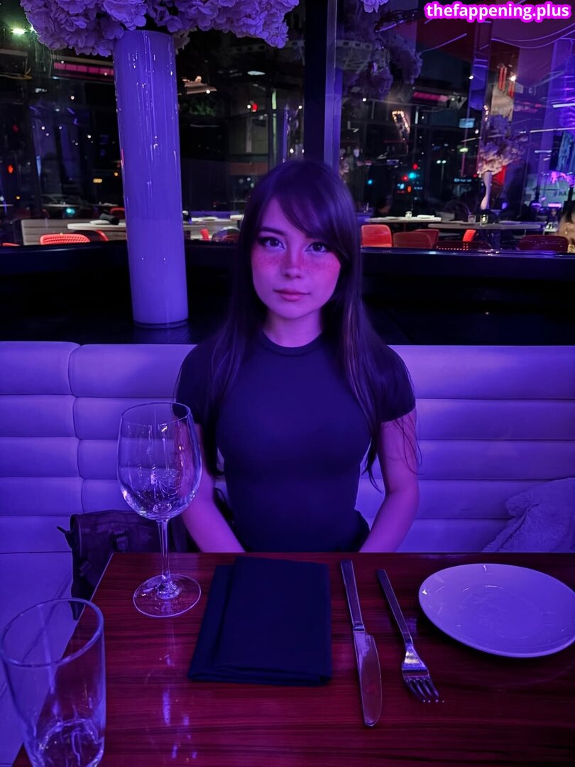 Vvriska / r9kscroller / vericha91 / wasianvriska Foto OnlyFans Desnuda #7