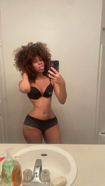 Full leaked Vxmpisariel private photo