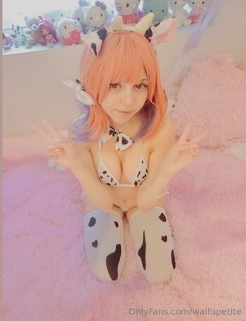 Full leaked Waifupetite private photo