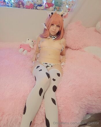 Full leaked Waifupetite private photo