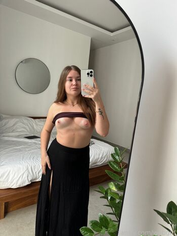 Full leaked Webgirl private photo