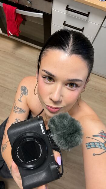 Full leaked Whereisleto private photo