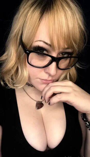 Full leaked Whisperingpizza asmr private photo