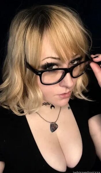Full leaked Whisperingpizza asmr private photo