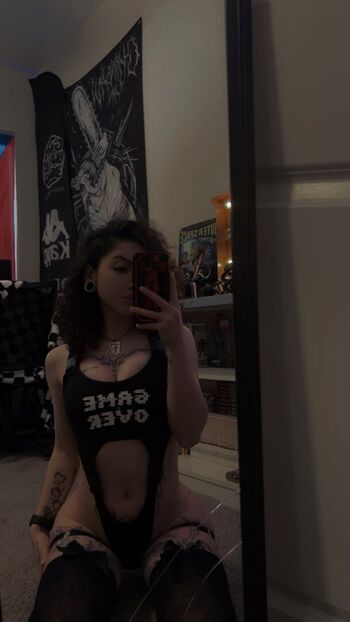 Full leaked Mickey/ private onlyfans photo