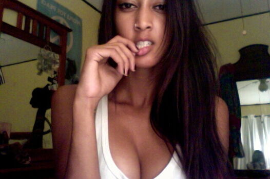 Full leaked Morekissing/ private onlyfans photo