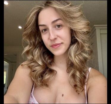 Full leaked Who is this private onlyfans photo