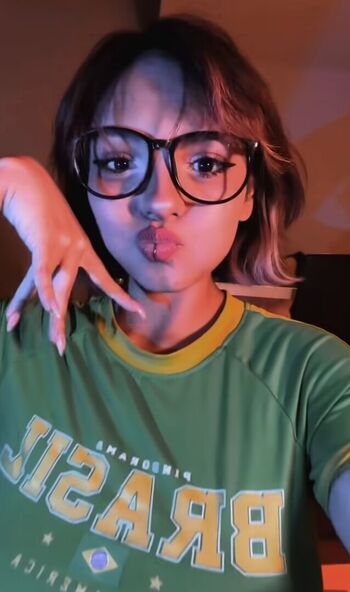 Full leaked Mina min/ private onlyfans photo