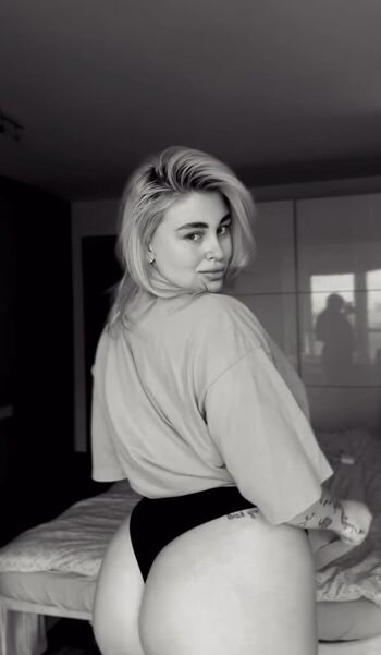 Full leaked Bent over/ private photo