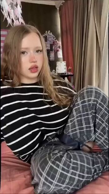 Full leaked Ellie bamber / private photo