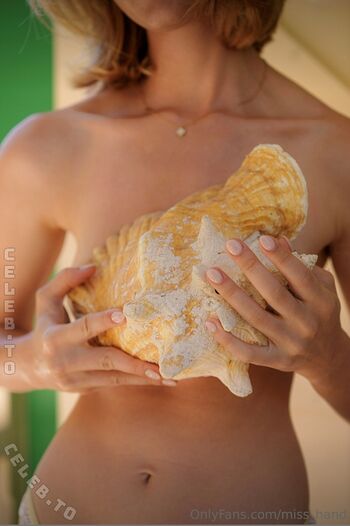 Full leaked Willow hand  page private onlyfans photo