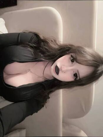 Full leaked Winniechuchuu private photo