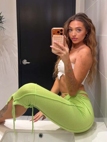 Full leaked Woah vicky  page private onlyfans photo