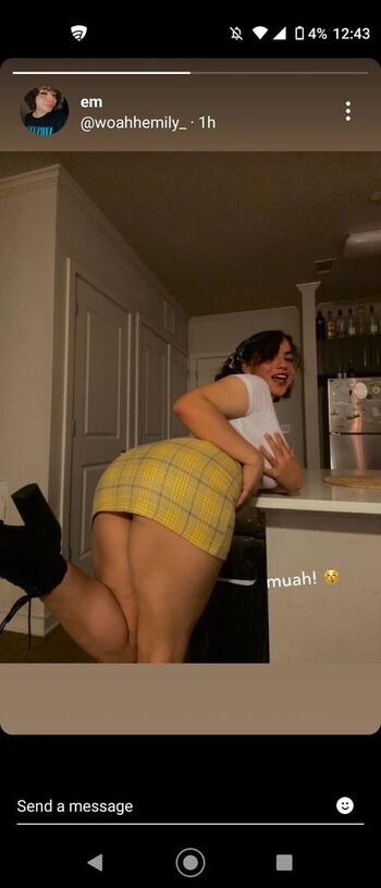 Full leaked Woahh emily private photo
