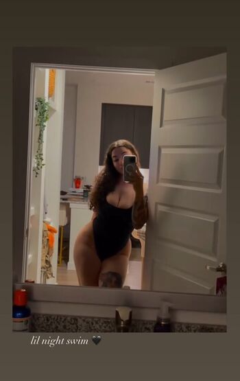 Full leaked Woahh emily private photo