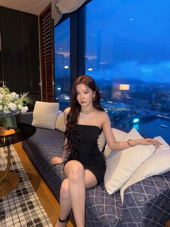 Full leaked Womenk pop page private photo