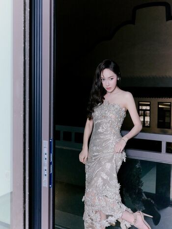Full leaked Womenk pop private photo
