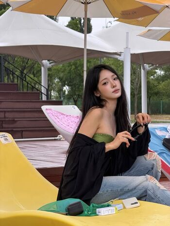 Full leaked Womenk pop private photo