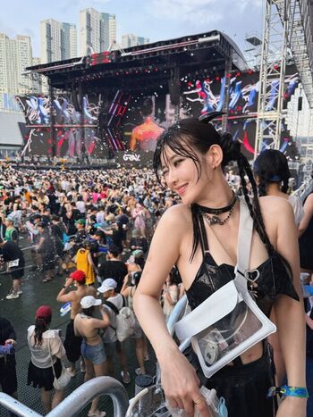 Full leaked Woohyeon private photo