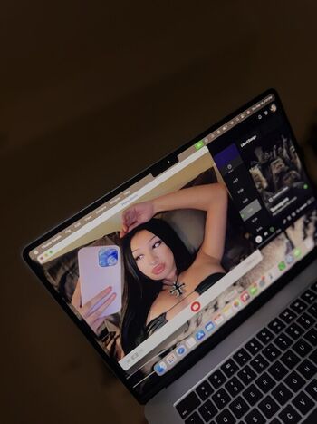 Full leaked Xcarolinejoness private photo