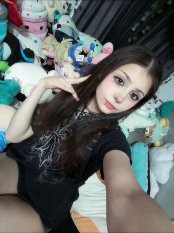 Full leaked Xenluvsmiku private photo
