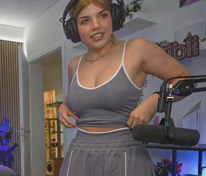 Full leaked Xfibii private photo