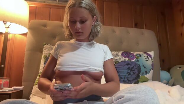 Full leaked Xobella private photo