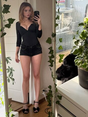 Full leaked Yaboielina page private photo