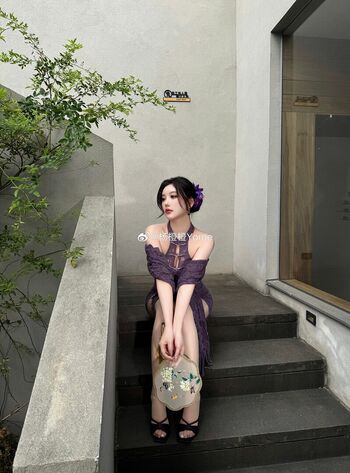 Full leaked Yangchenchen yome page private onlyfans photo