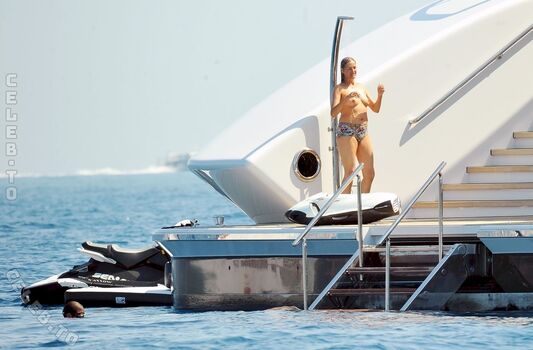 Full leaked Yasmin le bon private photo