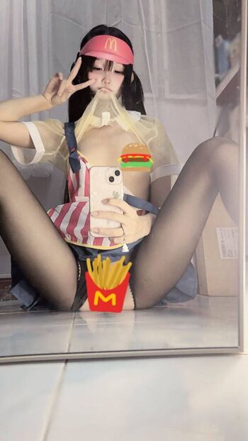Full leaked Yeans private photo