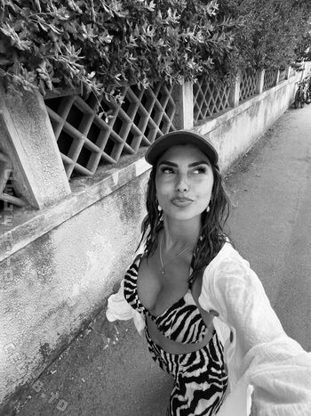 Full leaked Yeliz koc page private photo