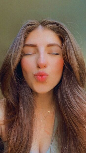 Full leaked Yelly private photo