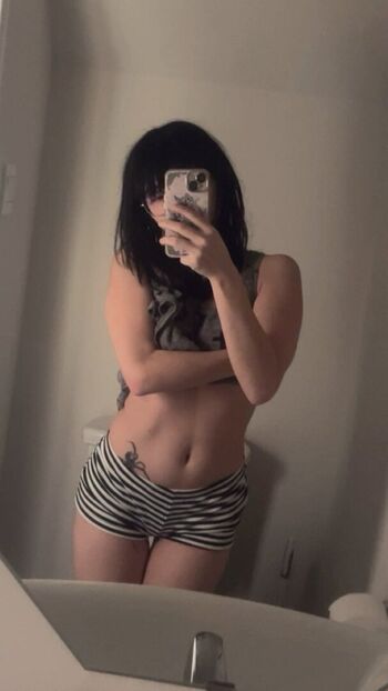 Full leaked Yenofflne private photo