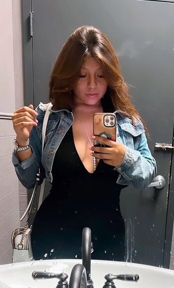 Full leaked Yesenia s private onlyfans photo