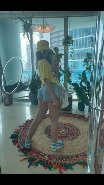 Full leaked Yesjulz page private photo