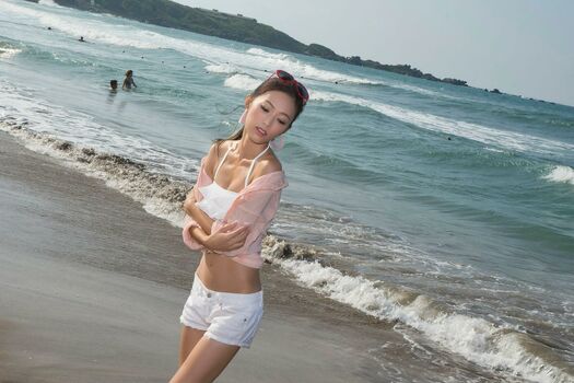 Full leaked Yiyi page private photo