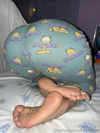 YiyiFeet