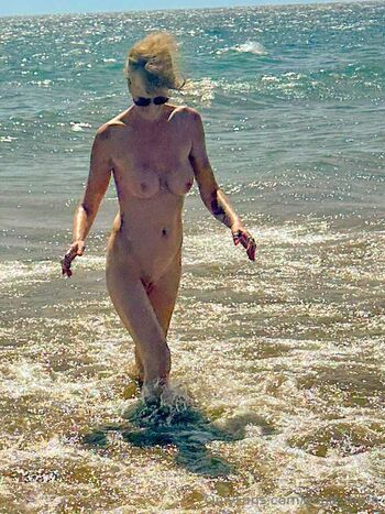 Full leaked Yoga mom private photo