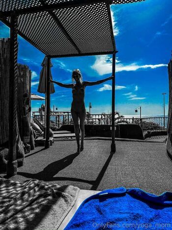 Full leaked Yoga mom private photo