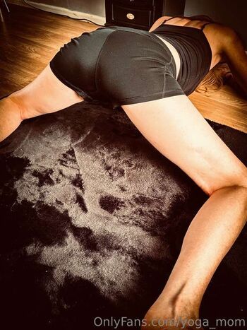 Full leaked Yoga mom private photo
