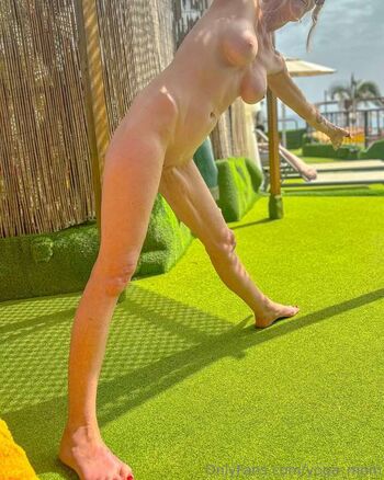 Full leaked Yoga mom private photo