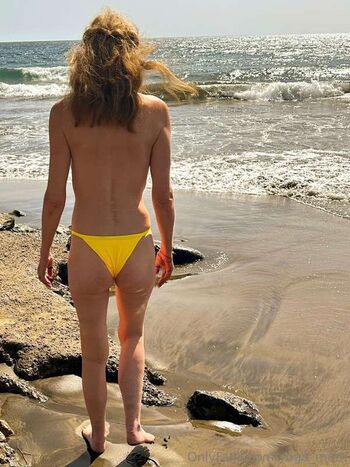 Full leaked Yoga mom private photo